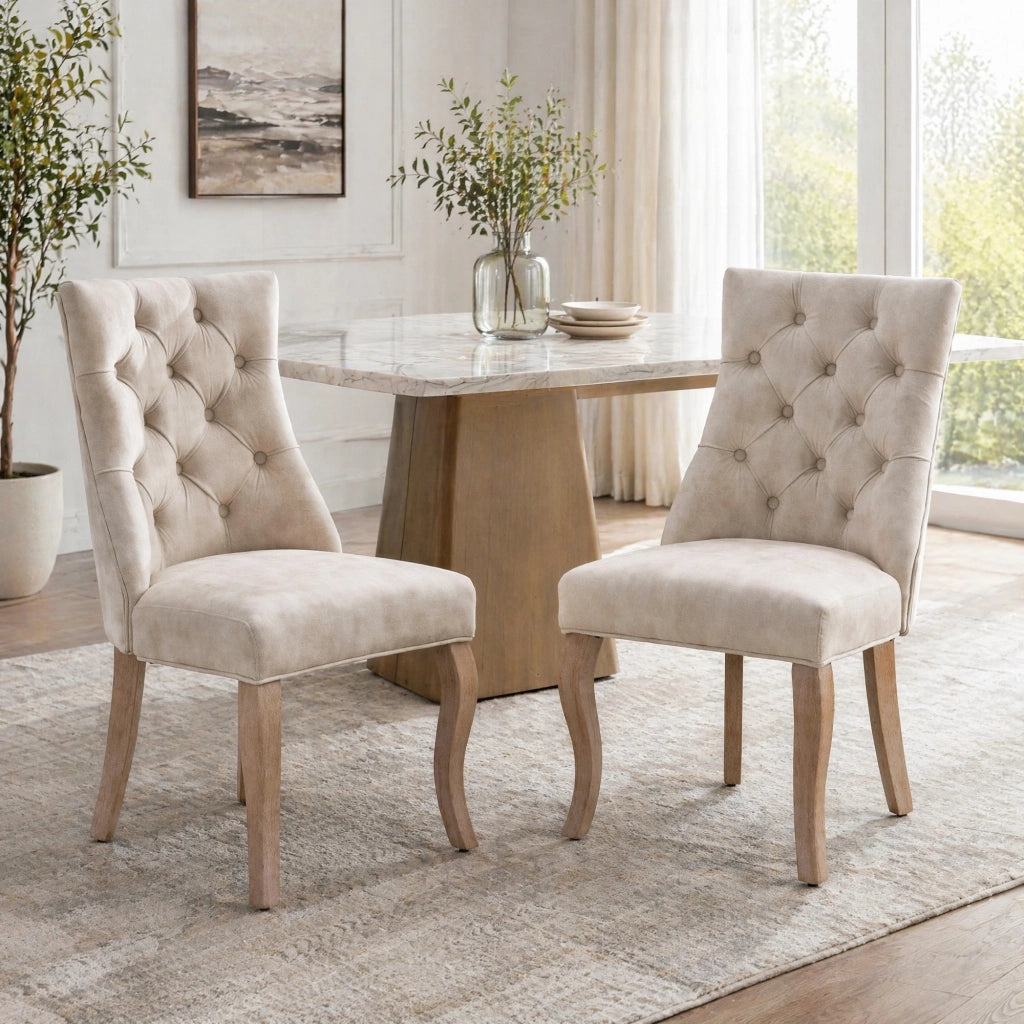 Sedie da pranzo in velluto beige chiaro con schienale alto e gambe in legno massello