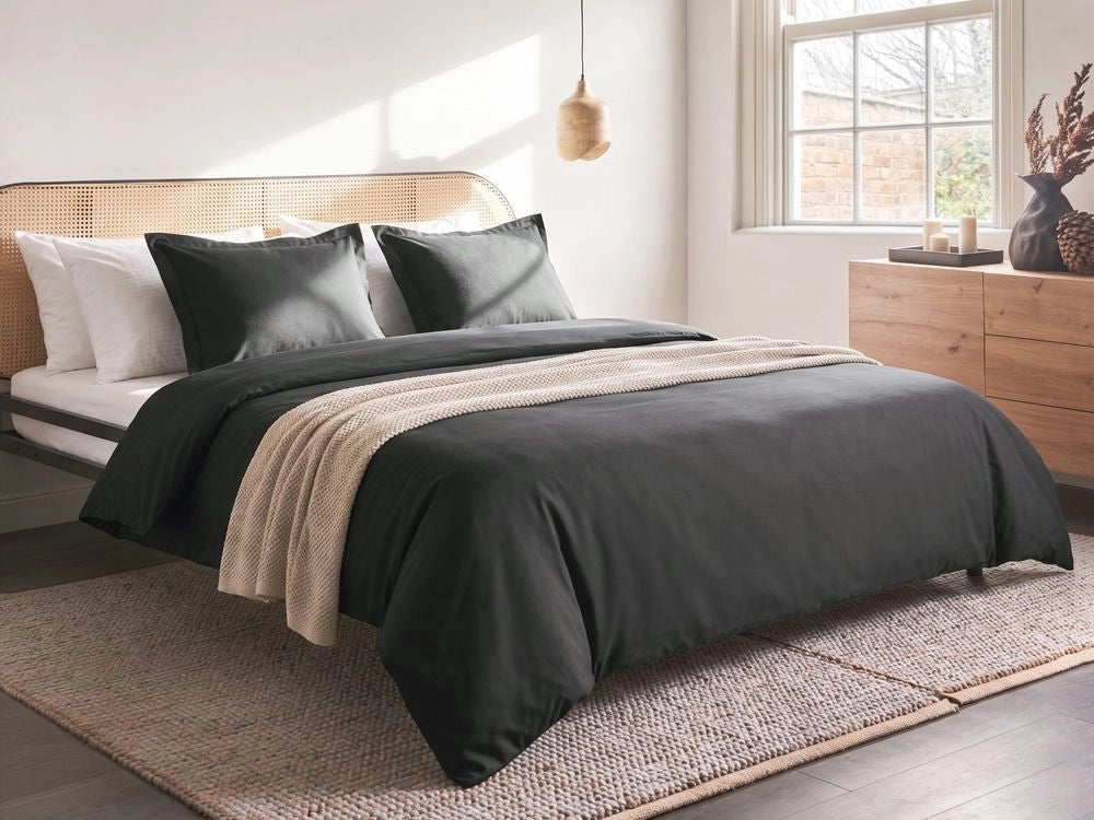 Set copripiumino e federa in cotone satinato nero 200 x 200 cm per una camera da letto moderna