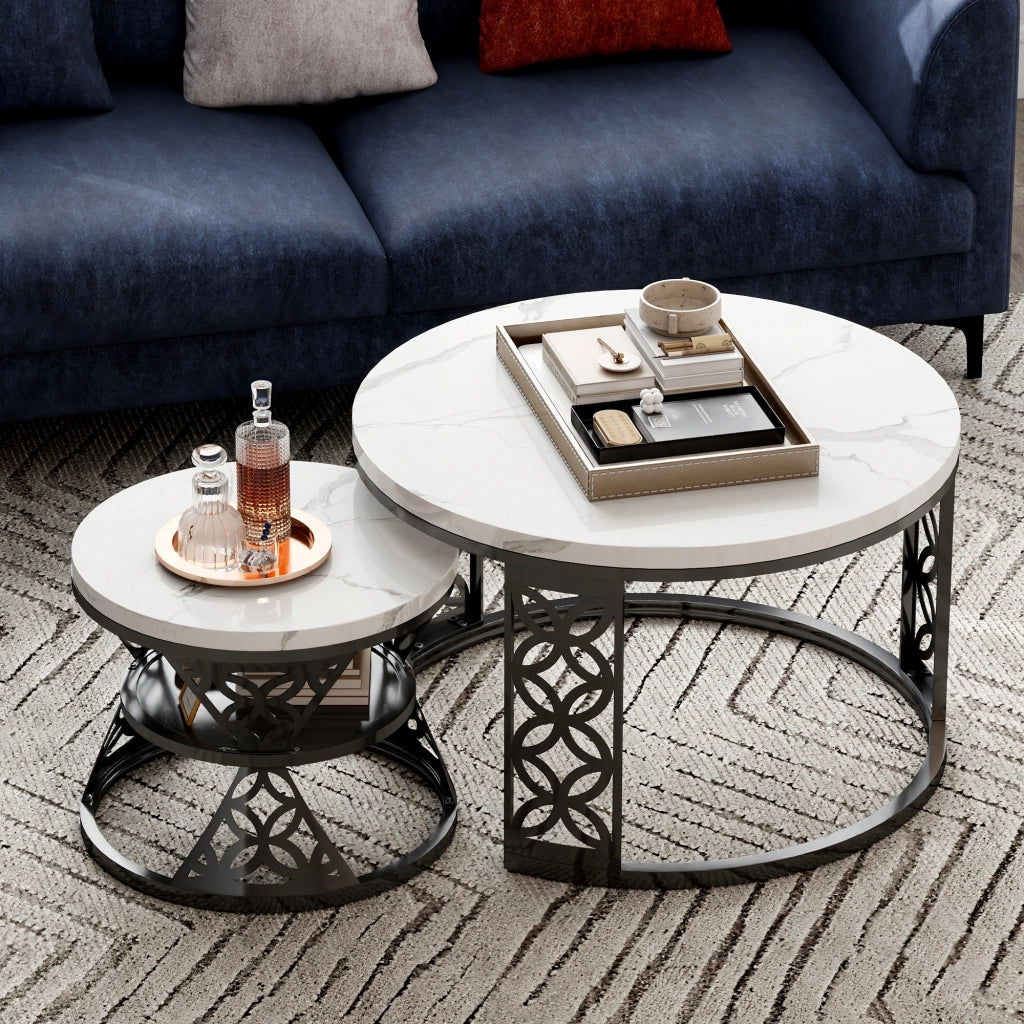 Set 2 tavolini da caffè 70x70x45 e 45x45x37 cm; piani effetto marmo bianco; struttura in metallo nero