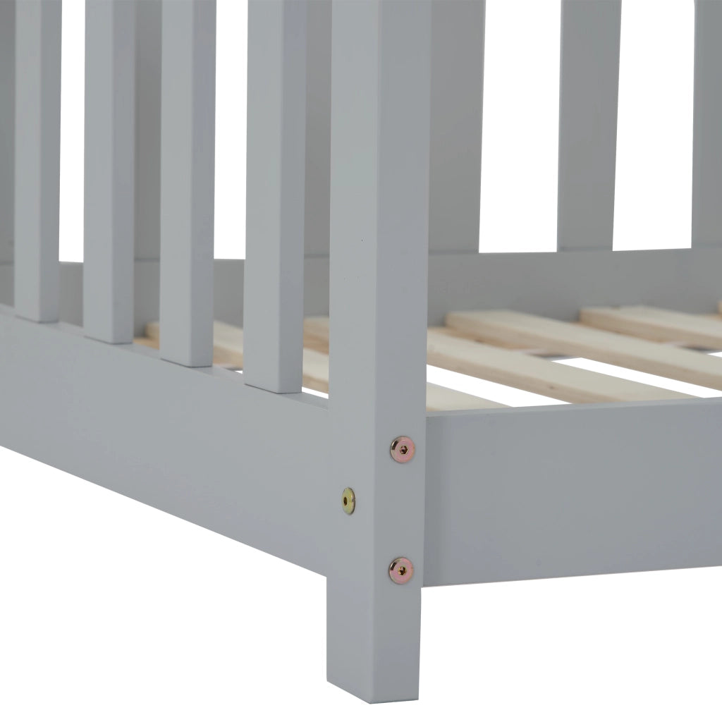 Letto per bambini a casetta 90 × 200 cm con rete a doghe in legno grigio chiaro con recinto di sicurezza