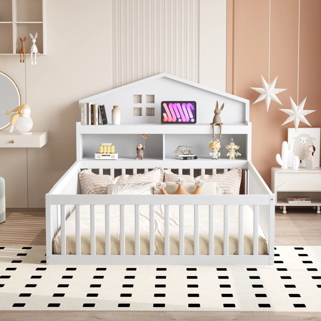 Letto per bambini 140x200 in legno massiccio con struttura a casetta, sponde protettive, ripiani e doghe, colore bianco