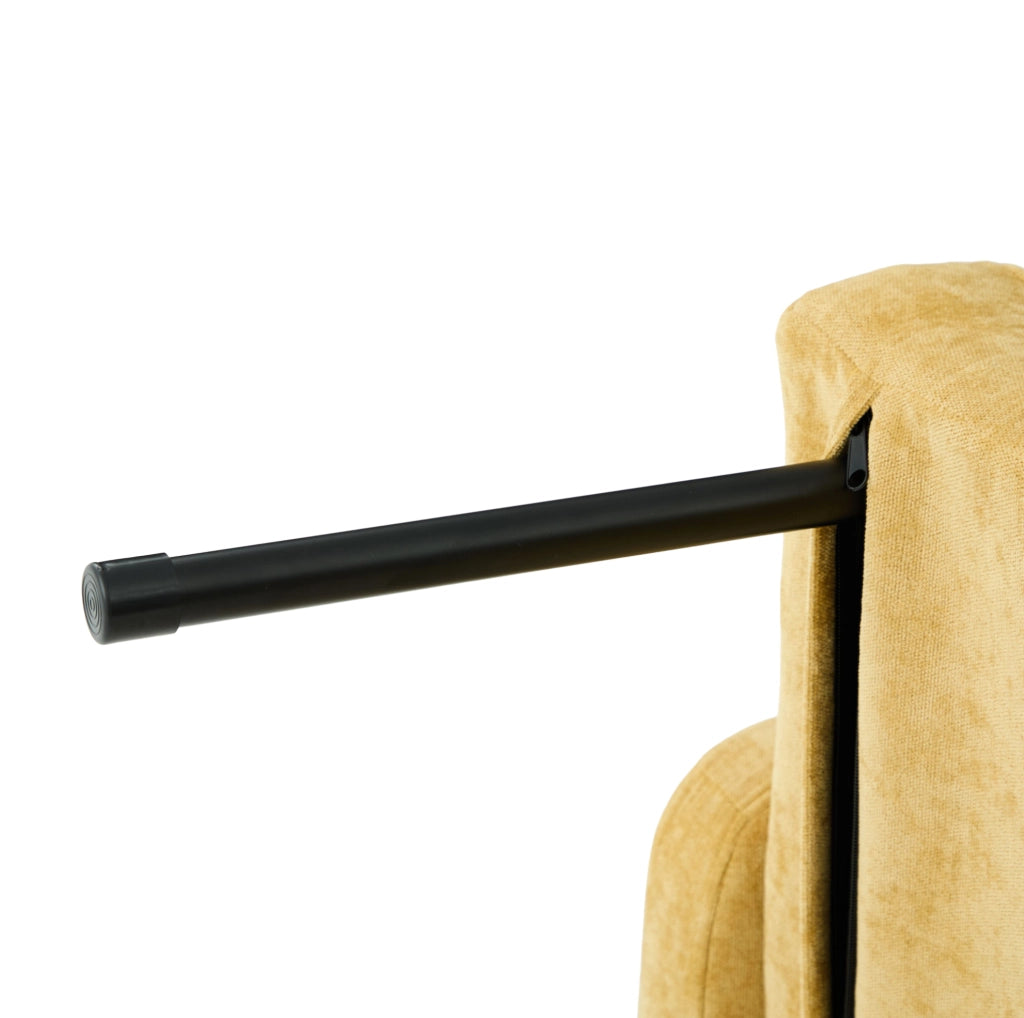 Poltrona letto 2-in-1 in chenille senape con tavolino e tasche laterali