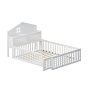 Letto per bambini 140x200 in legno massiccio con struttura a casetta, sponde protettive, ripiani e doghe, colore bianco