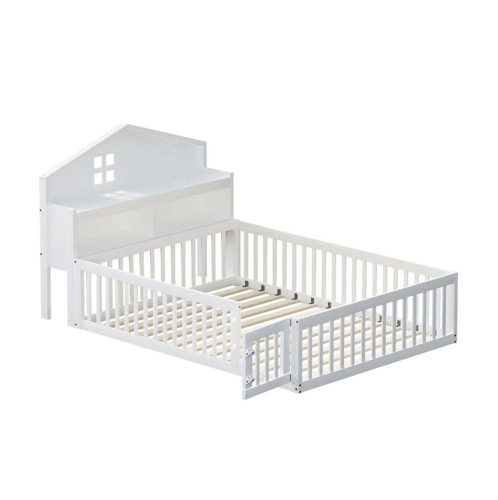 Letto per bambini 140x200 in legno massiccio con struttura a casetta, sponde protettive, ripiani e doghe, colore bianco
