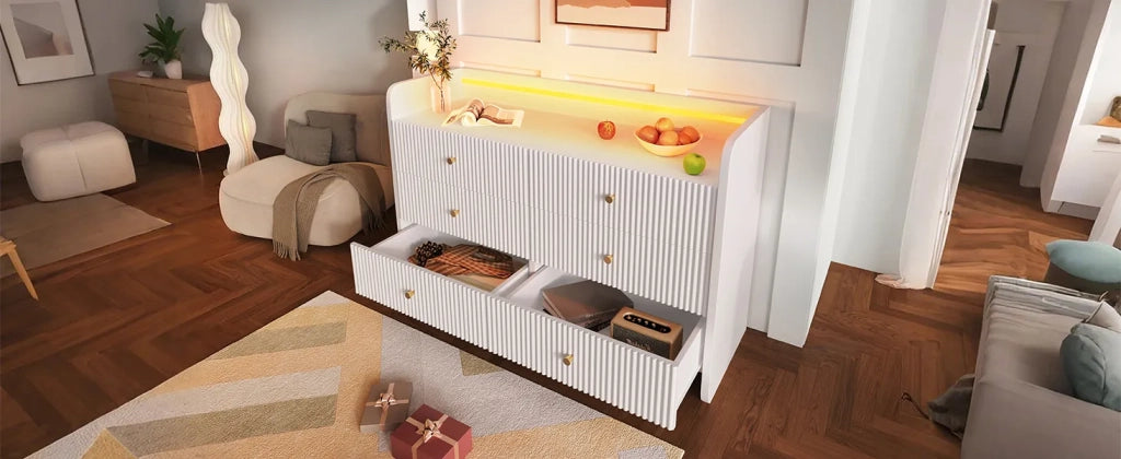 Sideboard bianco 120x40x75 cm con illuminazione LED e 6 cassetti, design moderno a scanalature ondulate per soggiorno e camera da letto