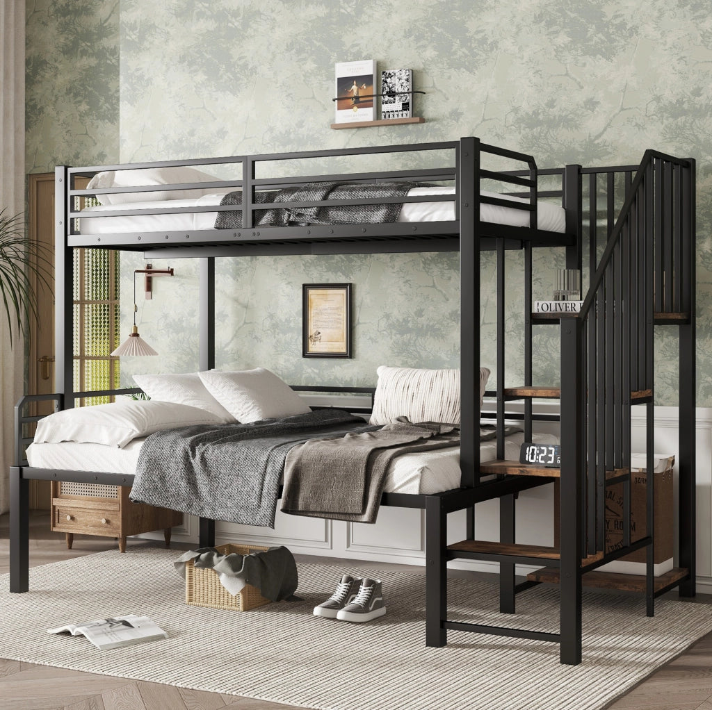 Letto a castello in metallo e MDF nero con scala angolare