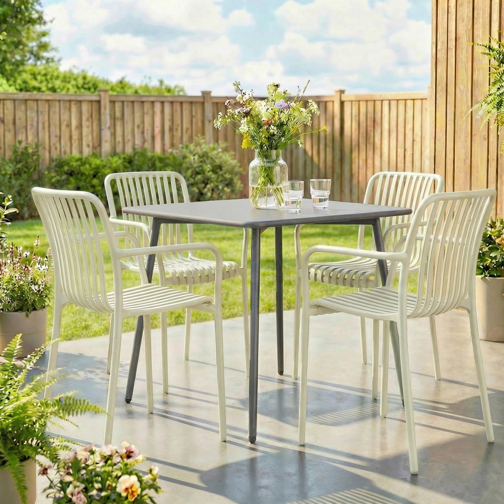 Set 4 Sedie da Giardino Impilabili ¨C Xylo ¨C Design a Lamelle con Braccioli Ergonomico Bianco Crema