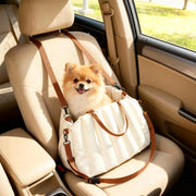 Seggiolino auto per cani con due cinghie regolabili; base antiscivolo e borsa da trasporto color crema