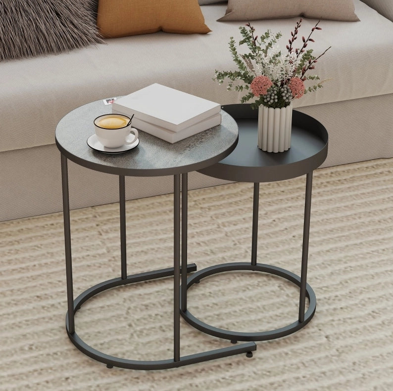 Set di 2 tavolini da salotto impilabili in MDF e metallo grigio, design con bordo alzato