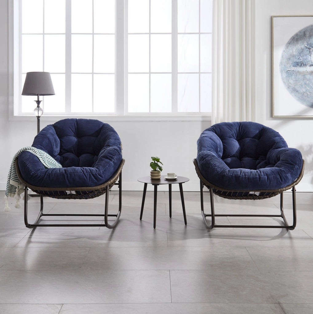 Sedia a dondolo da esterno in rattan sintetico con cuscino imbottito, dimensioni 78x106x90 cm, colore blu scuro