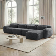 Divano angolare modulare a L a 4 posti in tessuto plush grigio con cuscini e chaise longue