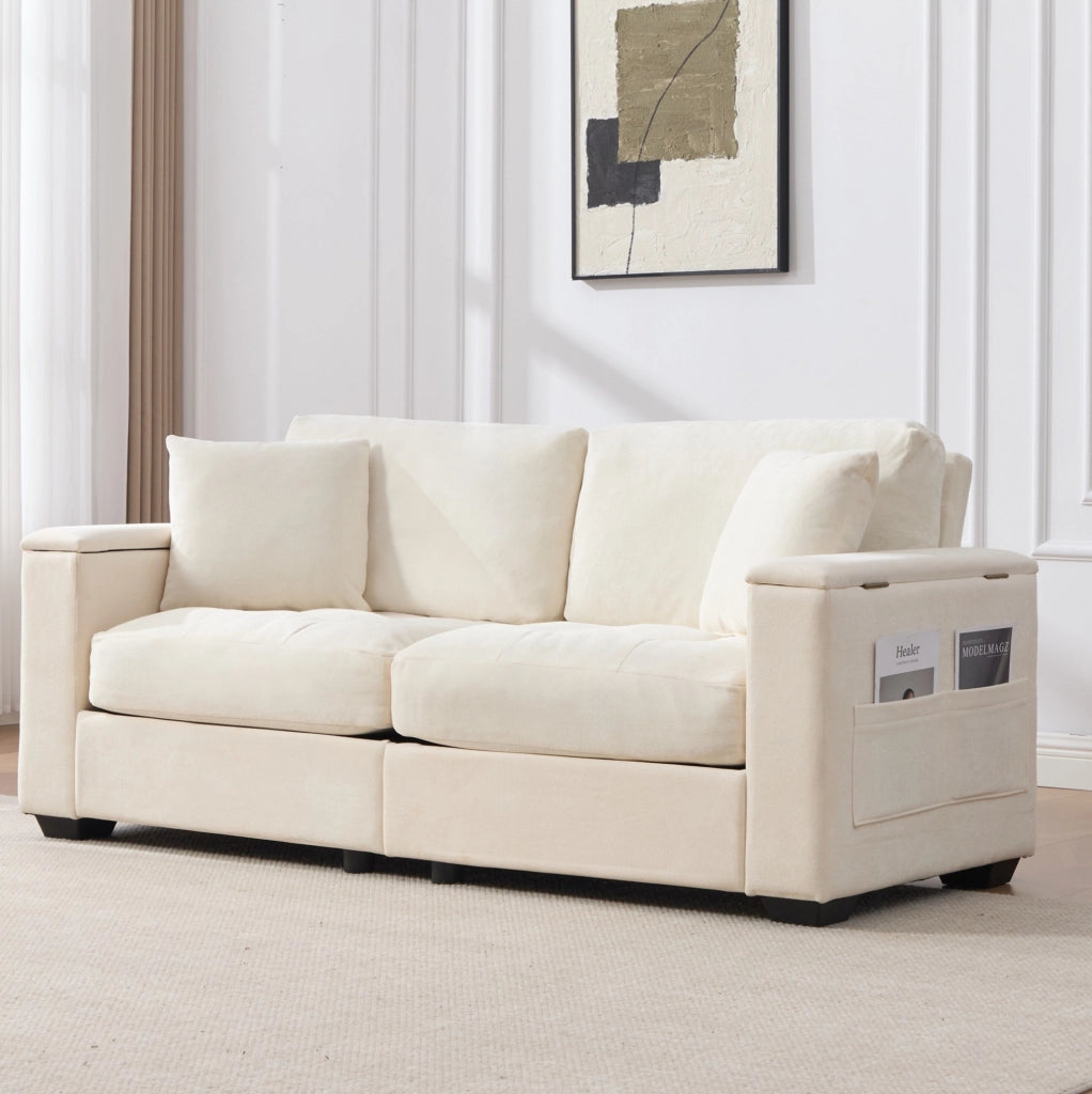 Divano 2 posti in chenille beige con contenitore nei braccioli, tasche laterali e 2 cuscini