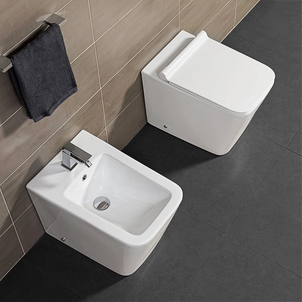 Sanitari filomuro Rimless serie Malaga completo di sedile rallenty