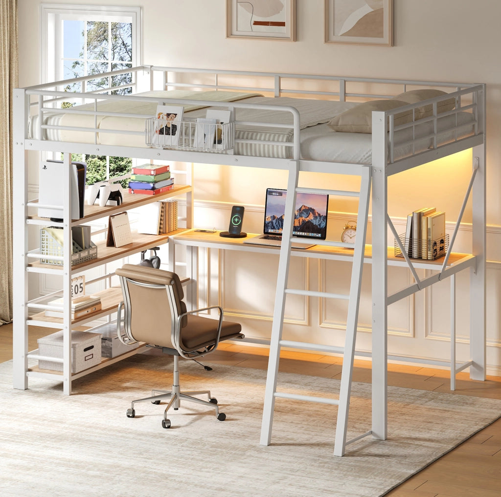 Letto a soppalco 140x200 cm in metallo bianco con scrivania, scaffale, LED e ricarica