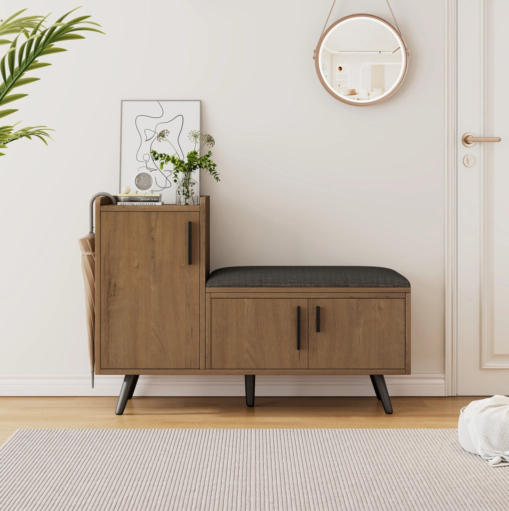 Panca Porta Scarpe Moderna in Legno con Tre Ante e Maniglie Asimmetriche in Metallo, 100x34x69 cm, Colore Naturale