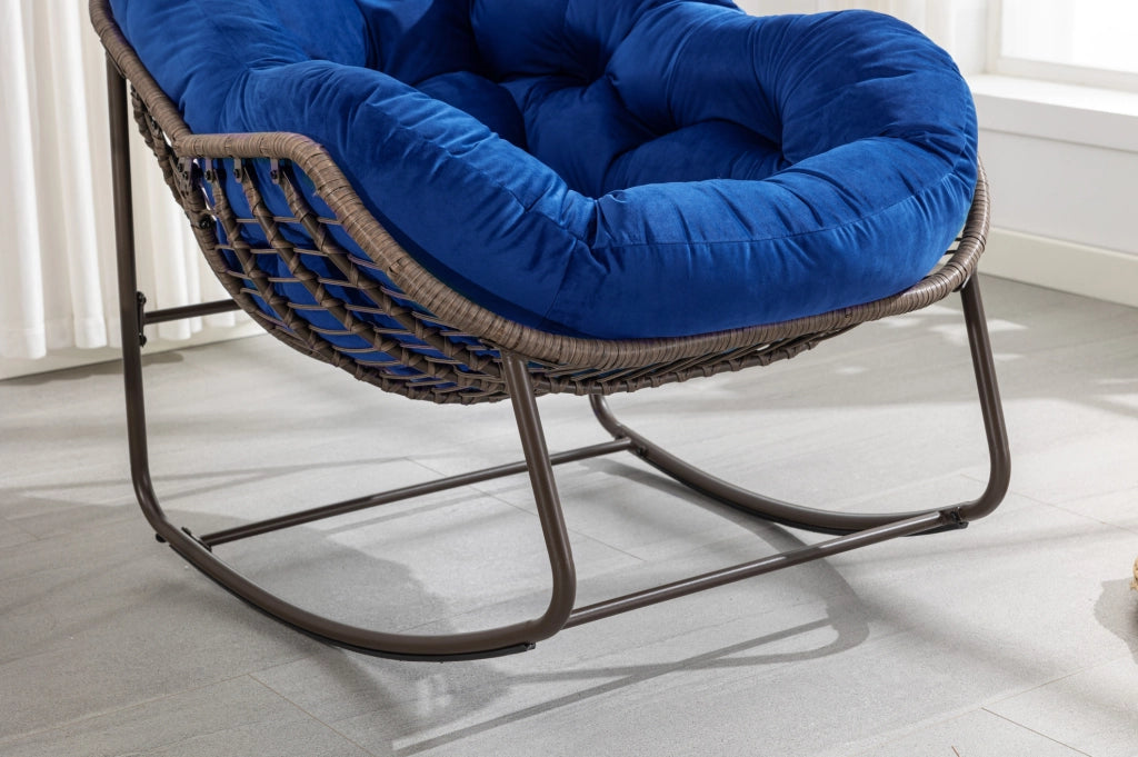 Sedia a Dondolo da Esterno in Rattan Sintetico con Cuscino Imbottito, Blu Navy, 78x106x90 cm