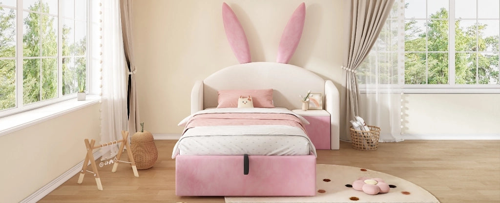Letto per bambini 90x190 cm con testiera imbottita in velluto, orecchie con contenitore e comodino beige e rosa (senza materasso)