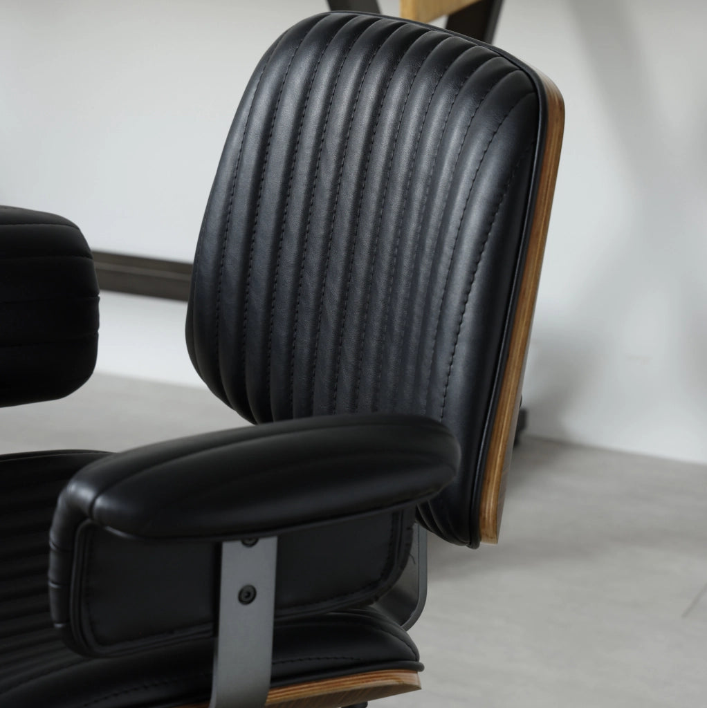 Sedia da ufficio girevole 360° con ruote e braccioli imbottiti in pelle PU nera