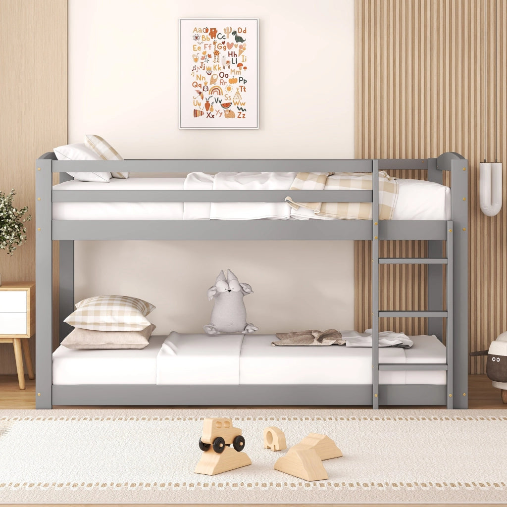 Letto a castello 90 × 200 cm a profilo basso con scala e barriera in legno e MDF grigio