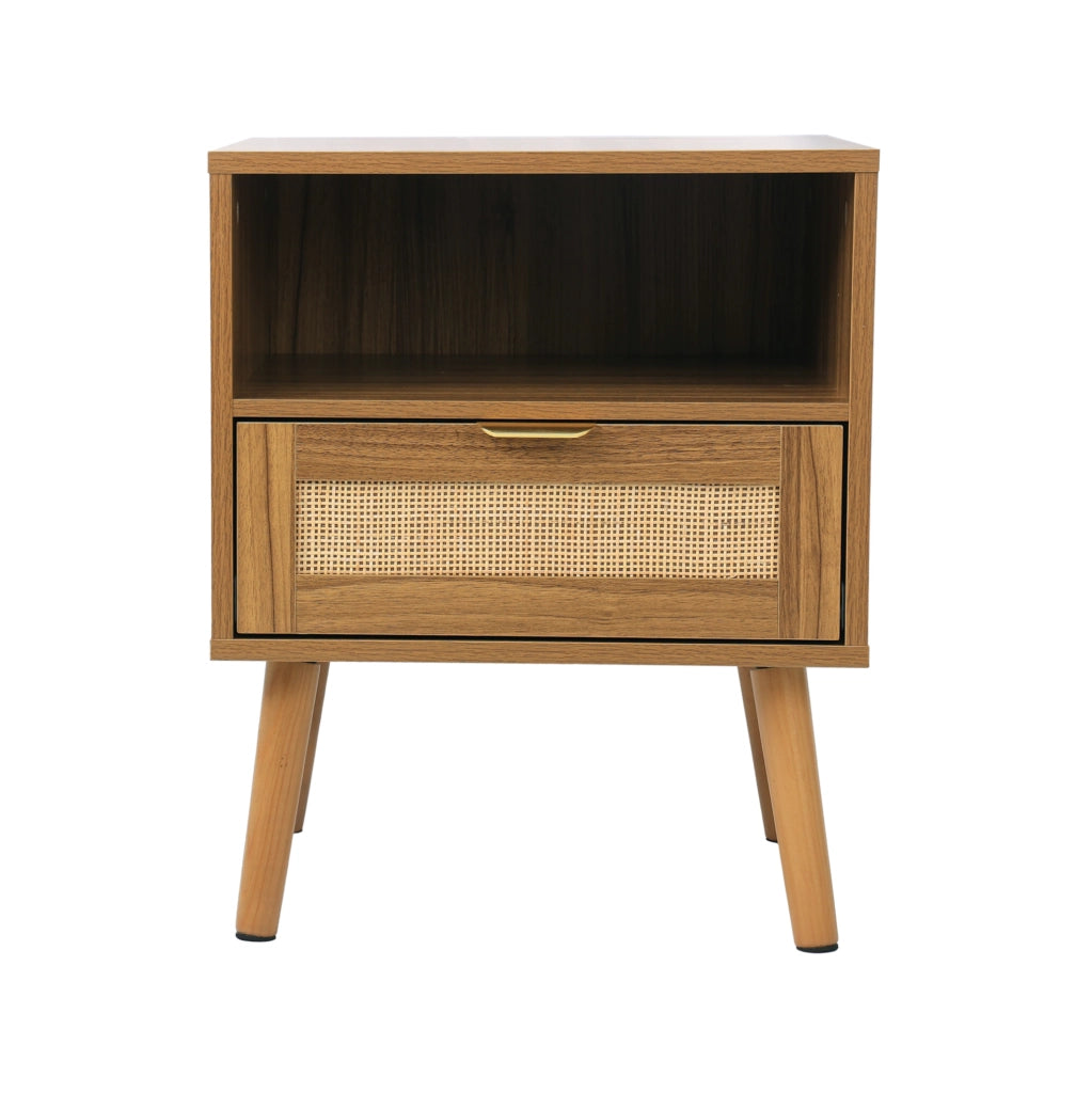 Comodino in rattan effetto noce stile boho con ripiano aperto e maniglie dorate 45x40x55 cm