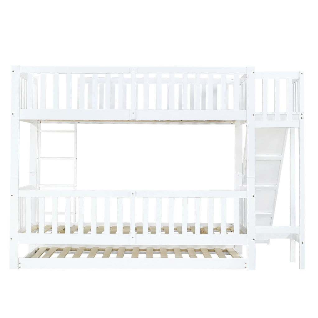 Letto a castello per bambini bianco con letto estraibile, scivolo, scala a 4 gradini e mensole, 90x200/90x190 cm, in pino e MDF