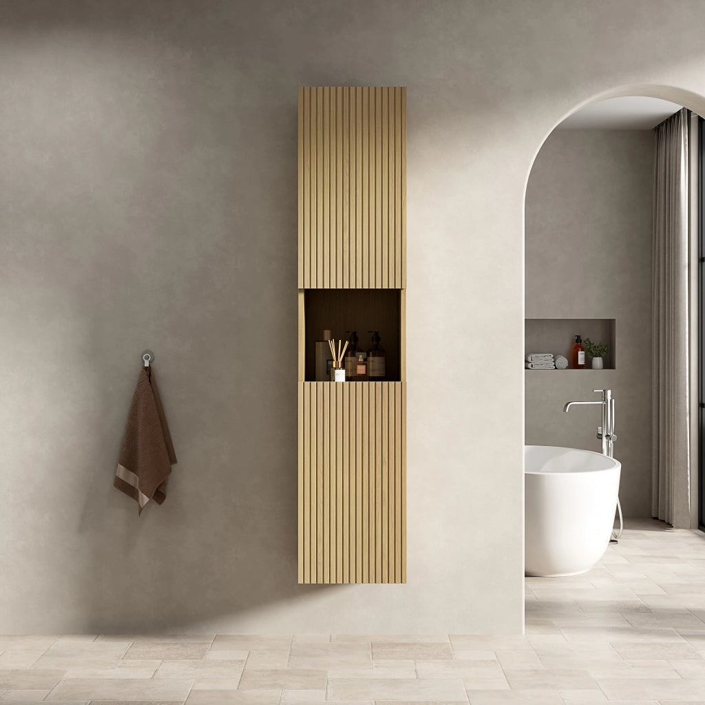 Colonna bagno con 2 ante e 1 vano aperto; ripiani regolabili e chiusura ammortizzata; in multistrato rovere dorato