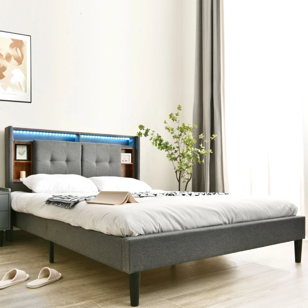 Letto imbottito 140 × 200 cm con testiera contenitore LED USB e prese in legno grigio