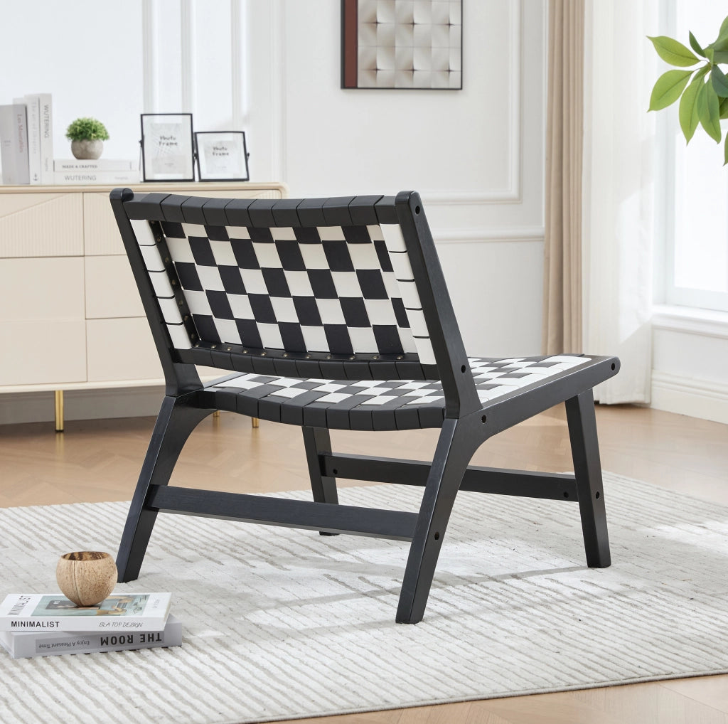 Poltrona senza braccioli in PU nero con struttura in legno HOMVRA