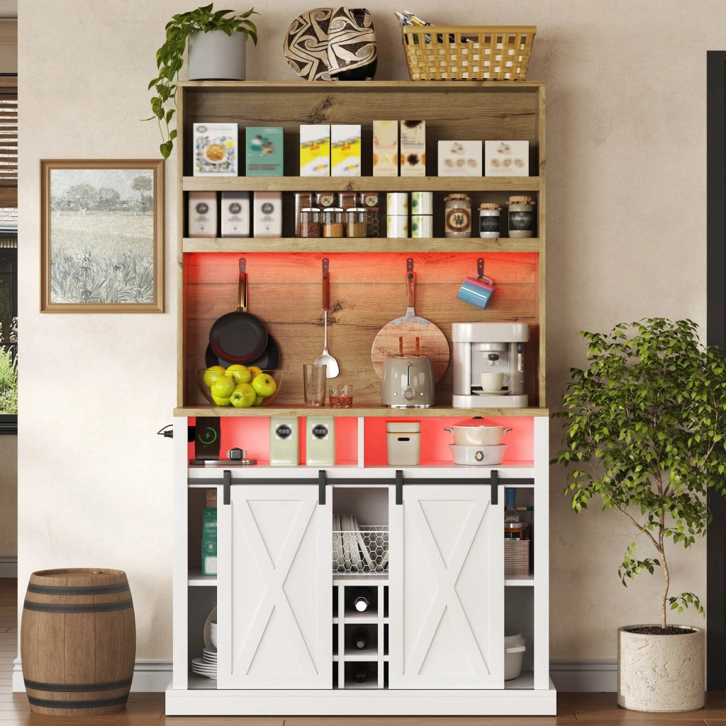 Mobile colonna da cucina con vetrina LED; prese USB; ganci e portabottiglie naturale bianco 110 × 40 × 191 cm
