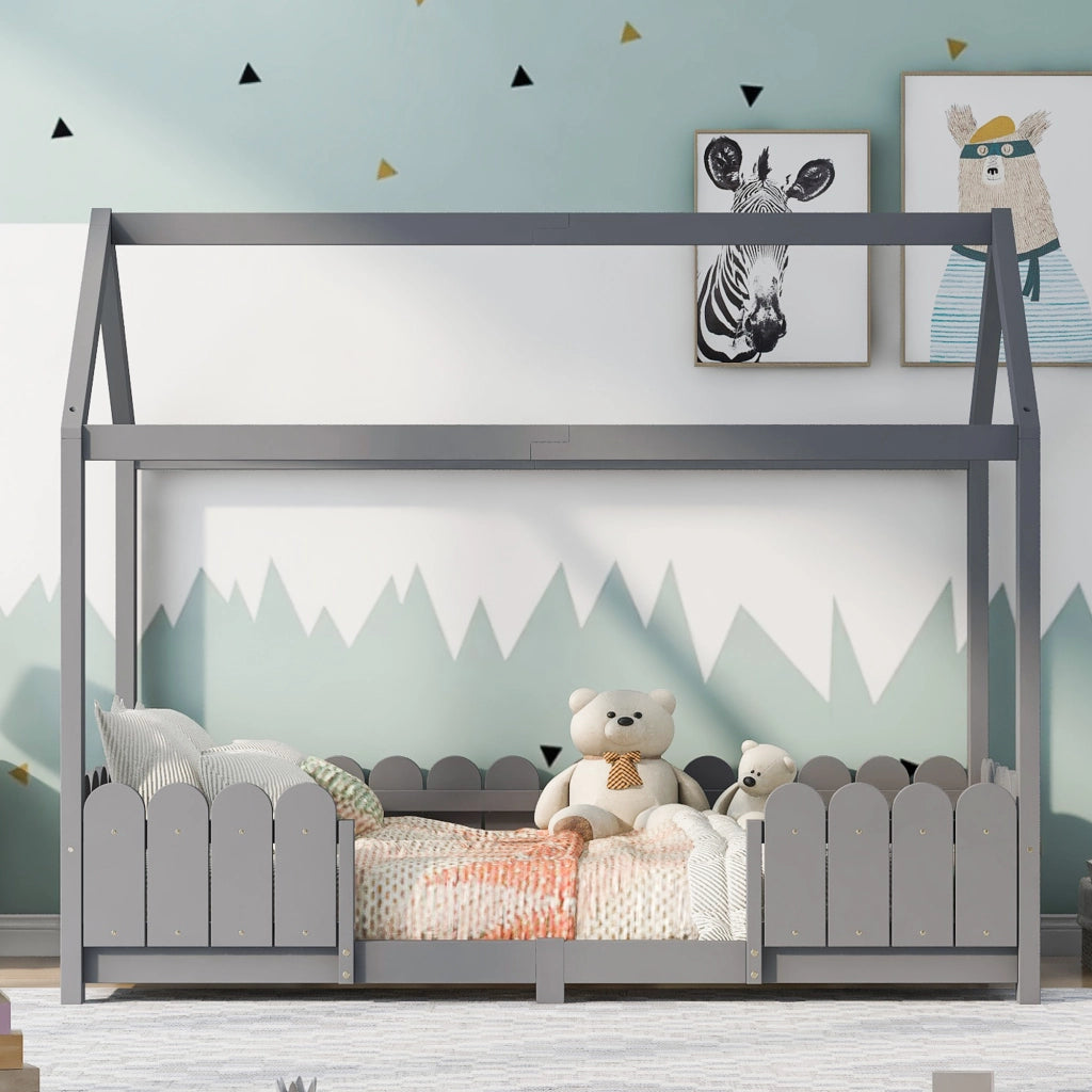 Letto a casetta 90 × 200 cm con tetto; barriera di protezione e rete a doghe in legno grigio