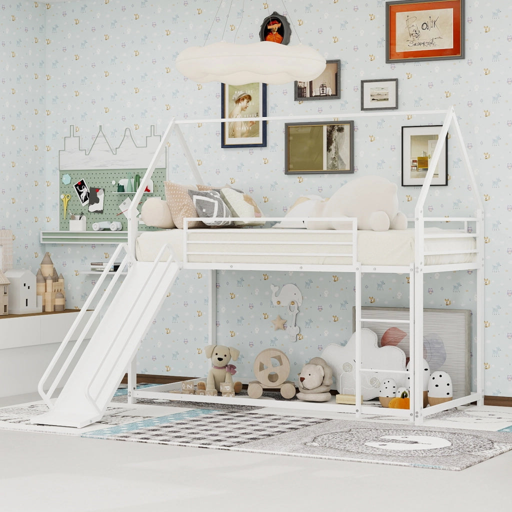 Letto a castello per bambini con scivolo design casetta in ferro bianco