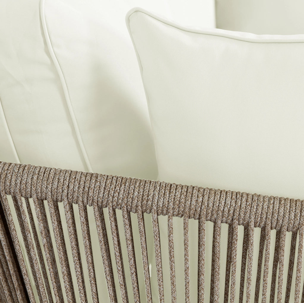 Poltrona da giardino con cuscini sfoderabili e lavabili, struttura in acciaio zincato, tessuto beige e corda kaki per esterno