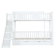 Letto a castello per bambini bianco con letto estraibile, scivolo, scala a 4 gradini e mensole, 90x200/90x190 cm, in pino e MDF