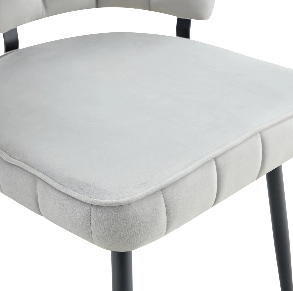 Set tavolo da pranzo rotondo Ø107 cm con 4 sedie in tessuto grigio chiaro e ripiani HOMVRA