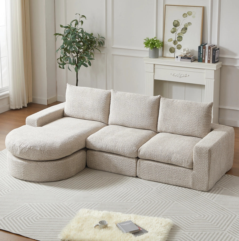 Divano modulare ULEVR con chaise longue reversibile, 4 moduli e 3 cuscini, rivestimento in ciniglia beige