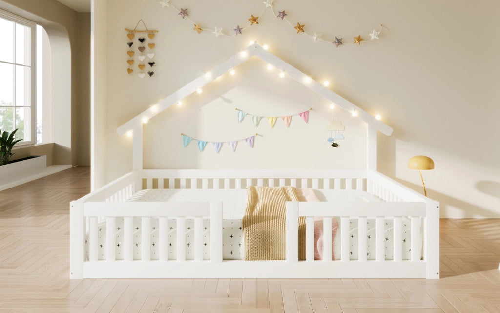 Letto casa in legno bianco 140x200 cm con protezione anticaduta e luci LED