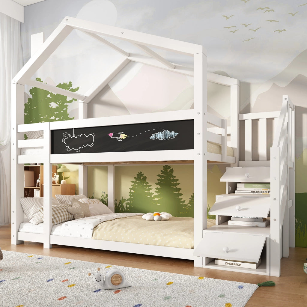 Letto a castello a casetta per bambini 90x200 cm con camino; vani; lavagna; parapetto e 2 reti a doghe; bianco