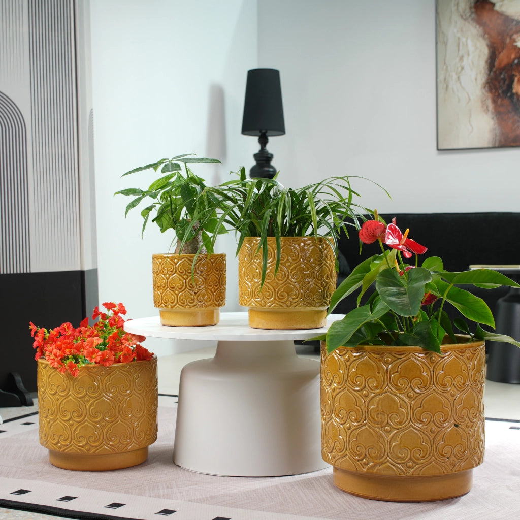 Vaso per piante in ceramica Ø 24 cm giallo lucido con rilievo a cuori e foro di drenaggio per interni