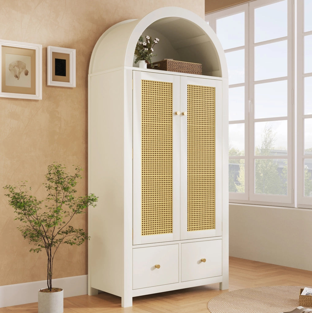 Armadio guardaroba 181x78x45 cm in MDF bianco con intreccio in rattan, 2 ante con chiusura magnetica, 2 cassetti, barra appendiabiti e apertura a mezzaluna