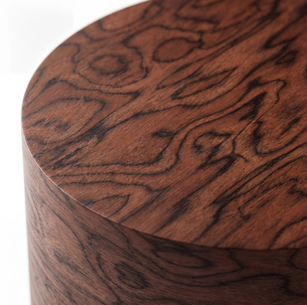 Set di 2 tavolini da caffè nidificanti rotondi effetto tronco; legno massello e MDF; marrone scuro