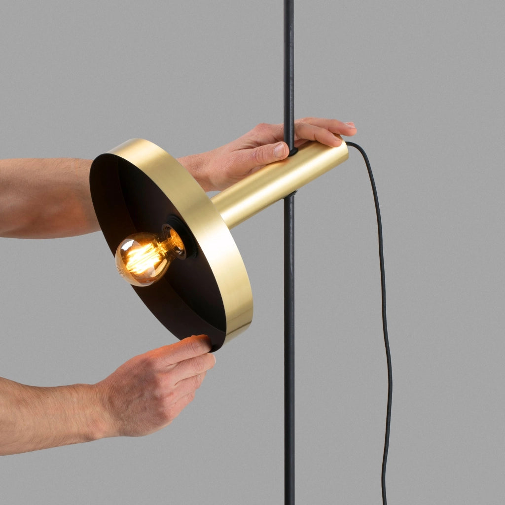 WHIZZ, Piantana per Interni, Faro Barcelona Colore: Oro