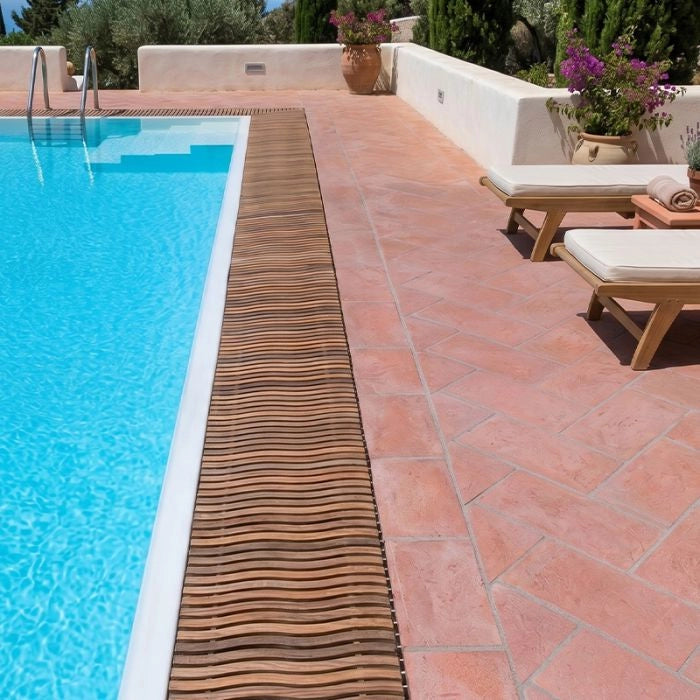 Griglia Per Piscina A Sfioro In Iroko Onda - Larghezza 250 Mm H. 30 Mm Misure: 25 mm