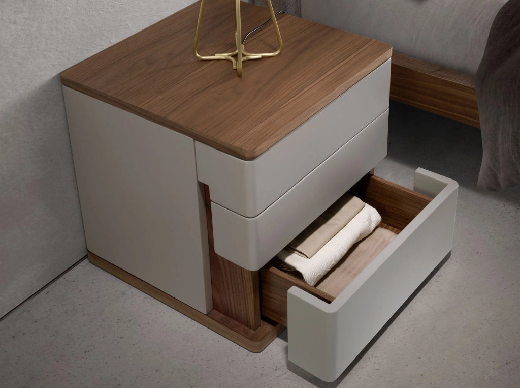 Comodino in legno grigio e noce