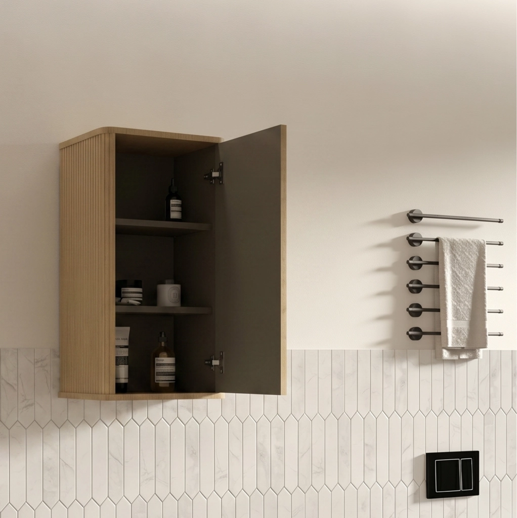 Mobile bagno da parete in rovere con design scanalato e apertura push-to-open