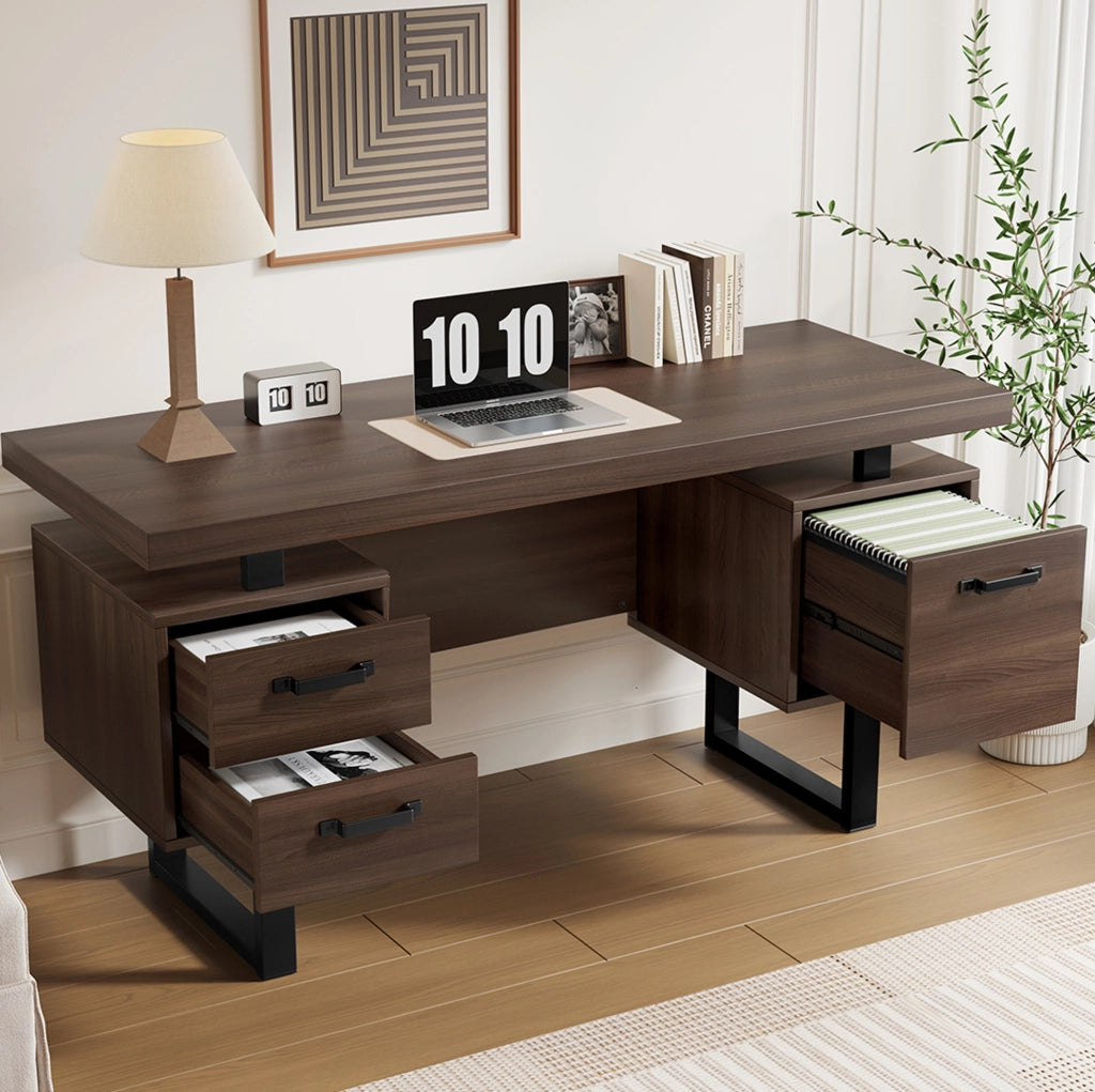 Scrivania moderna 135 x 54 cm con cassetti silenziosi, MDF e struttura in metallo