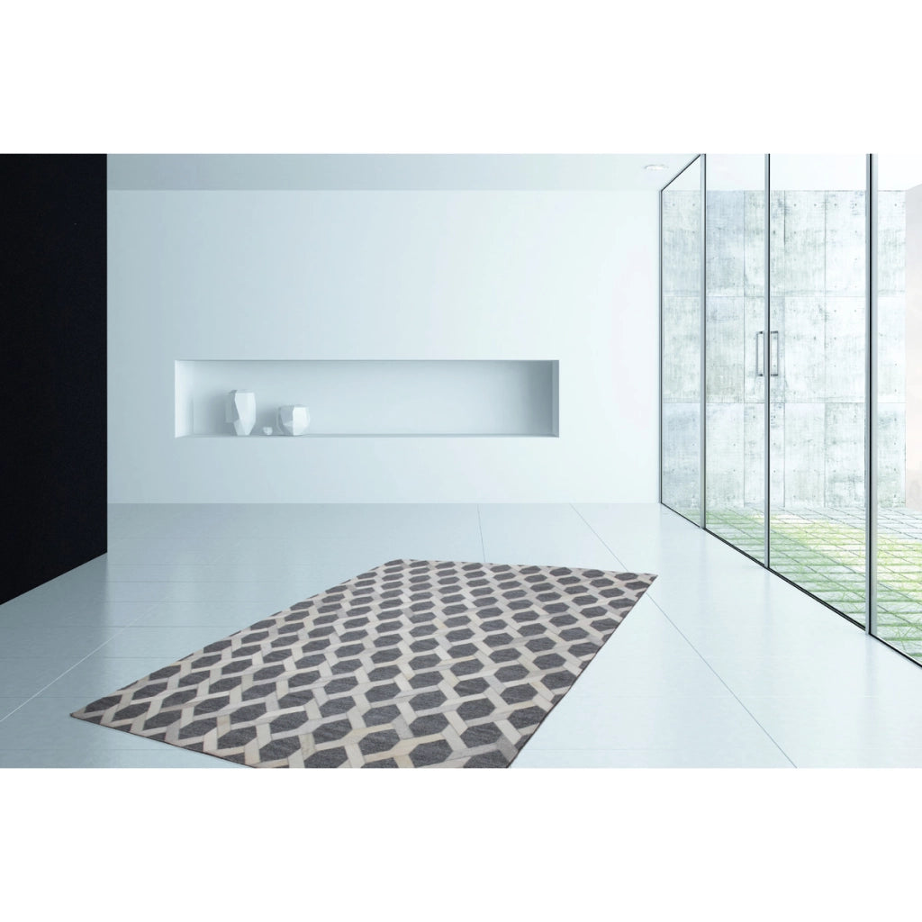Tappeto di design Chimera in viscosa e pelle grigia