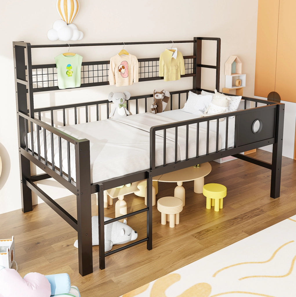 Letto a soppalco basso 90x200 cm con ripiani e barra appendiabiti in metallo nero