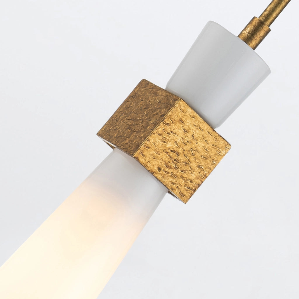 Sospensione Art Déco oro con diffusore opale E27 Kristy Elstead