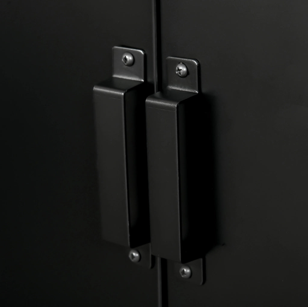 Armadio contenitore in metallo nero con ante a lamelle e 2 ripiani regolabili; 75x33x110 cm