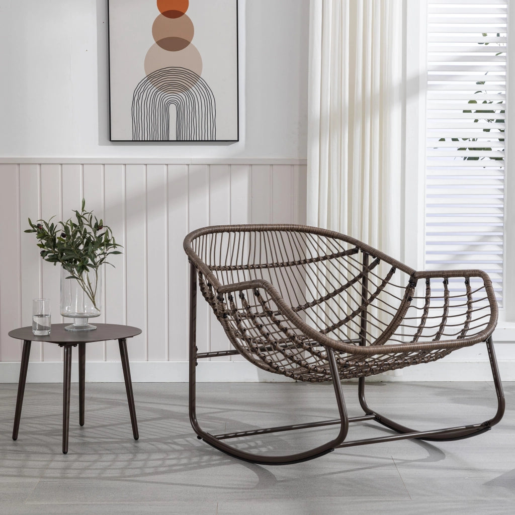 Poltrona a dondolo da esterno in rattan sintetico con cuscino imbottito, dimensioni 78x106x90 cm, colore bianco